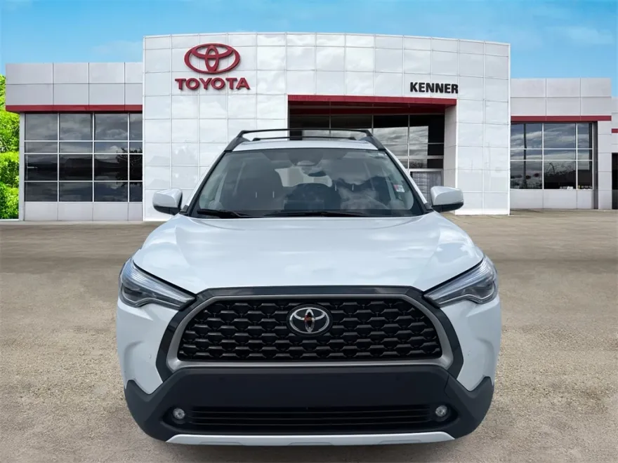 2024 Toyota Corolla Cross XLE photo 1