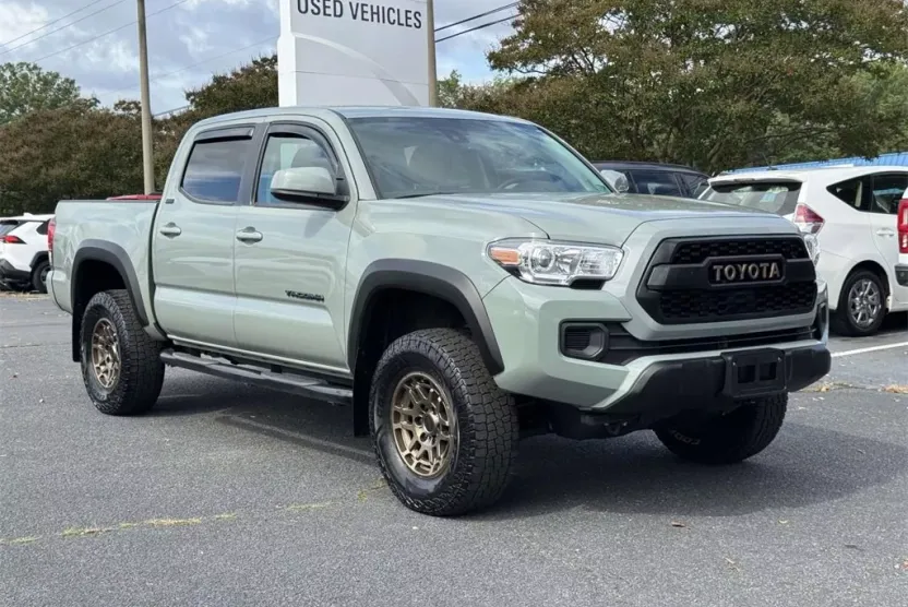2022 Toyota Tacoma SR5 Double Cab photo 1