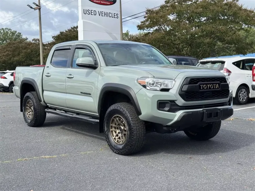 2022 Toyota Tacoma SR5 Double Cab photo 1
