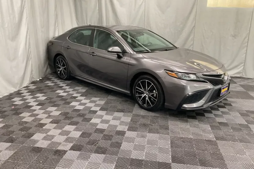 2023 Toyota Camry SE photo 1