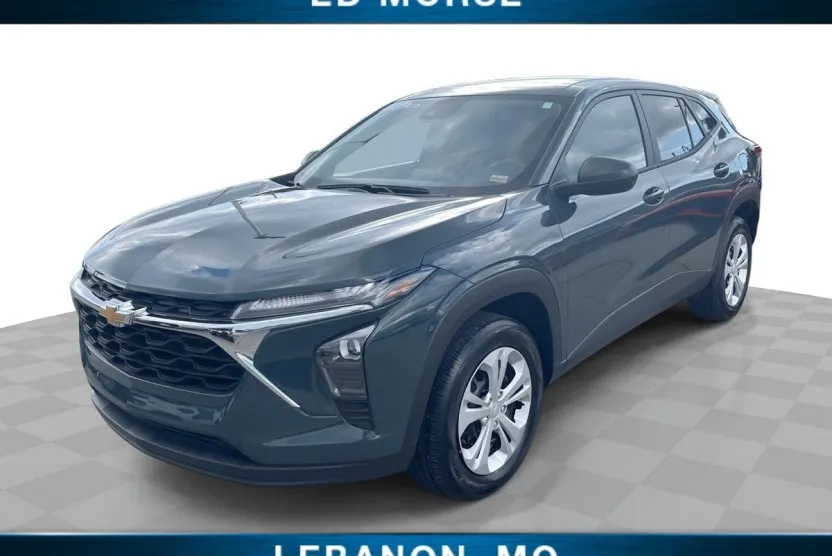 2025 Chevrolet Trax LS photo 1