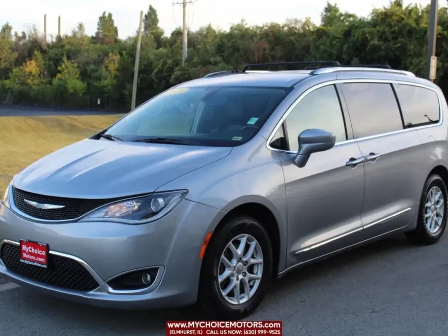 2020 Chrysler Pacifica Touring L photo 1
