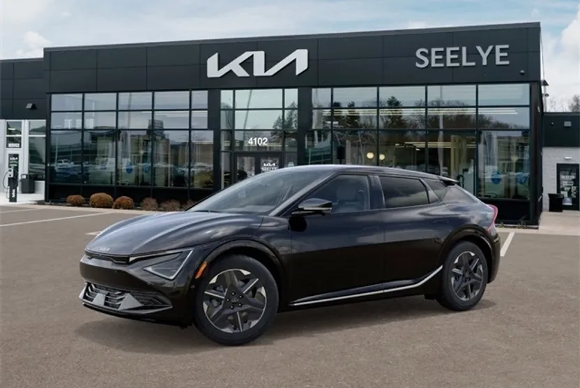 2025 Kia EV6 Light photo 1