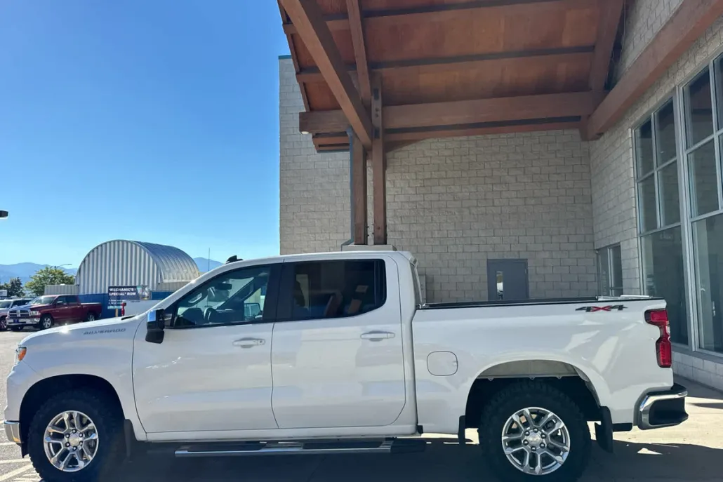 2023 Chevrolet Silverado 1500 LT photo 1