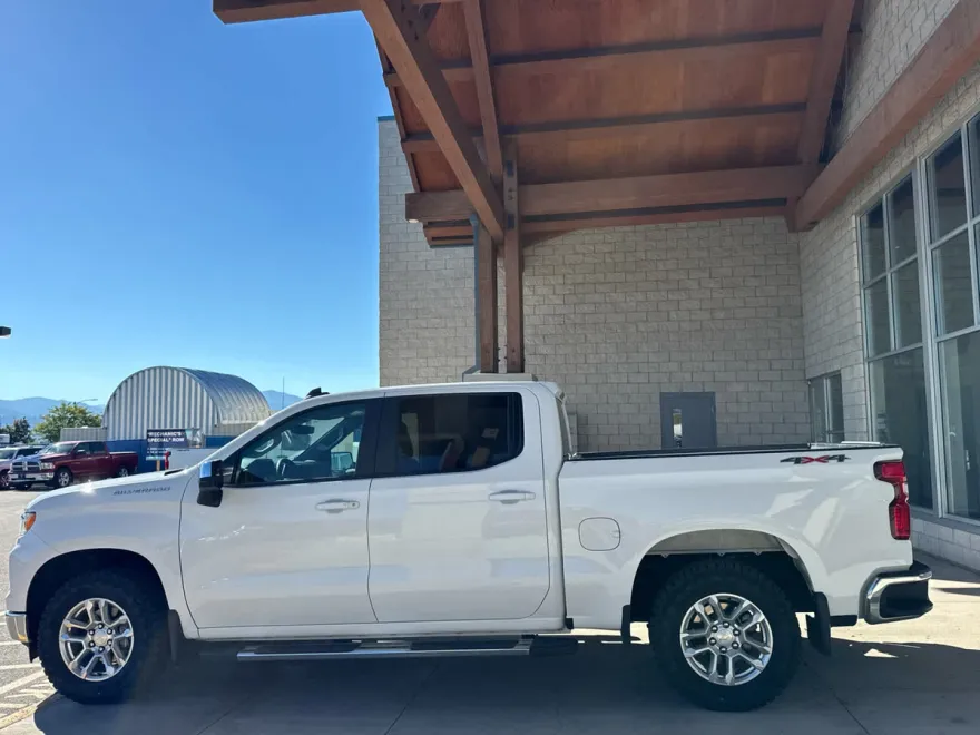 2023 Chevrolet Silverado 1500 LT photo 1