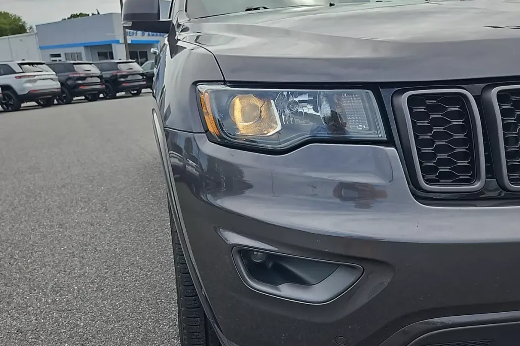 2021 Jeep Grand Cherokee Anniversary Edition photo 1