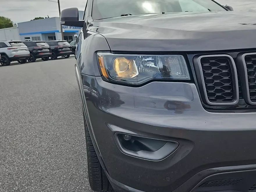 2021 Jeep Grand Cherokee Anniversary Edition photo 1