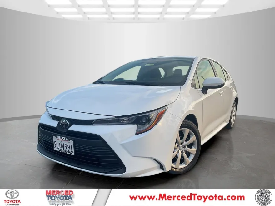 2024 Toyota Corolla LE photo 1
