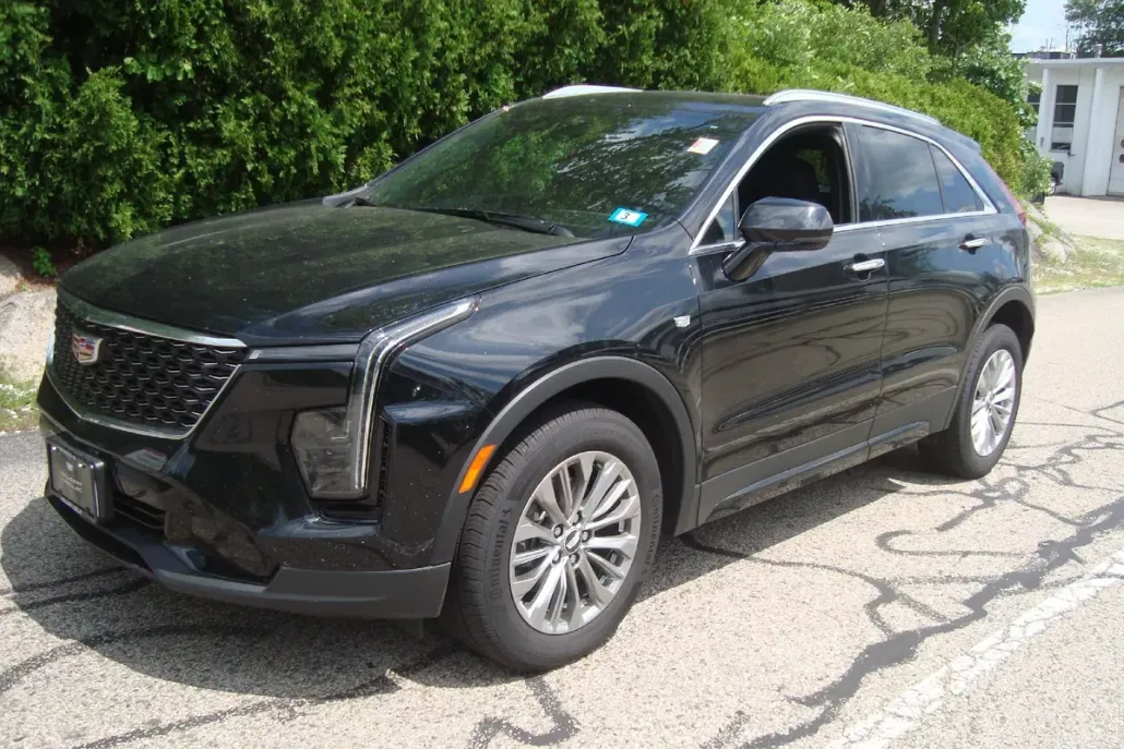 2024 Cadillac XT4 Premium Luxury photo 1