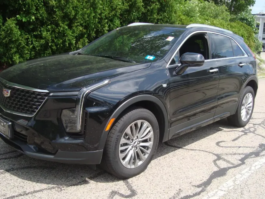 2024 Cadillac XT4 Premium Luxury photo 1