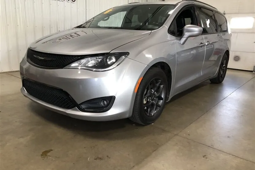 2018 Chrysler Pacifica Touring Plus photo 1