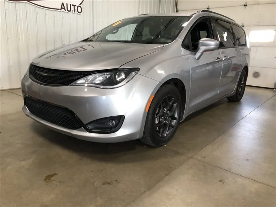 2018 Chrysler Pacifica Touring Plus photo 1