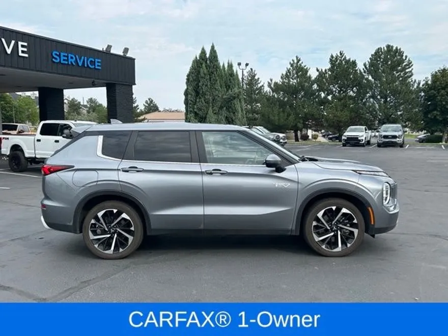 2023 Mitsubishi Outlander PHEV SE photo 1