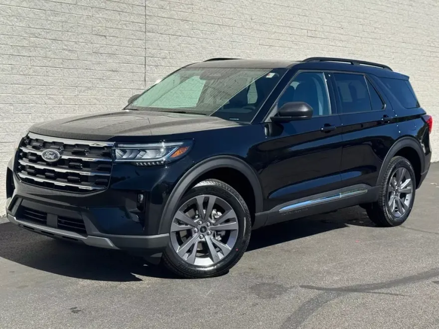 2025 Ford Explorer photo 1