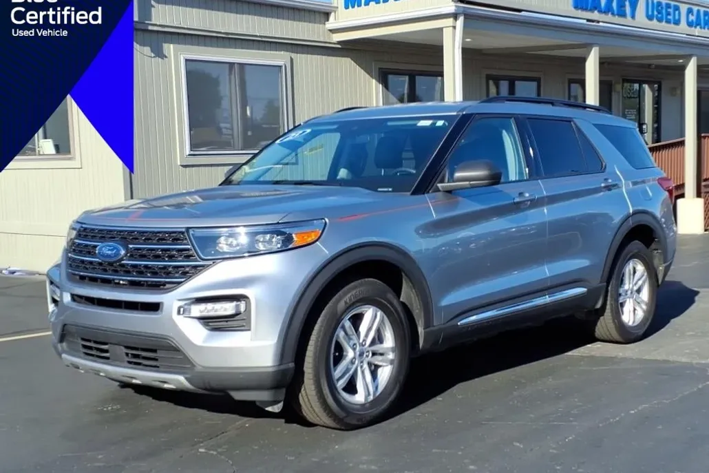 2023 Ford Explorer XLT photo 1