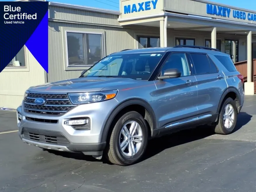 2023 Ford Explorer XLT photo 1