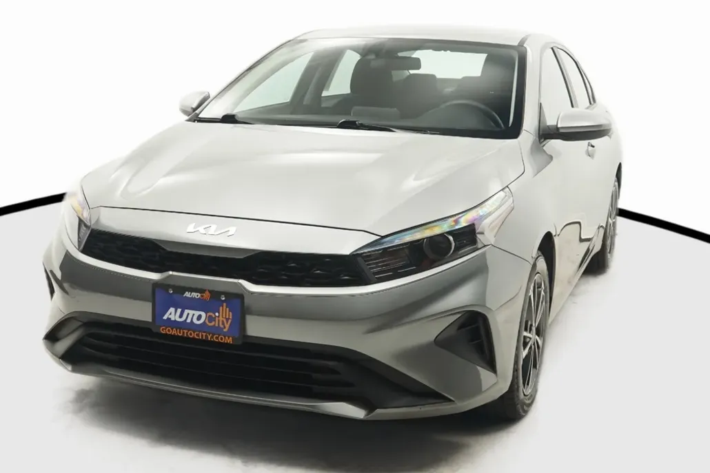 2023 Kia Forte LXS photo 1