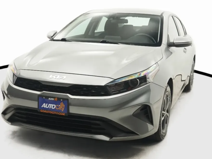 2023 Kia Forte LXS photo 1