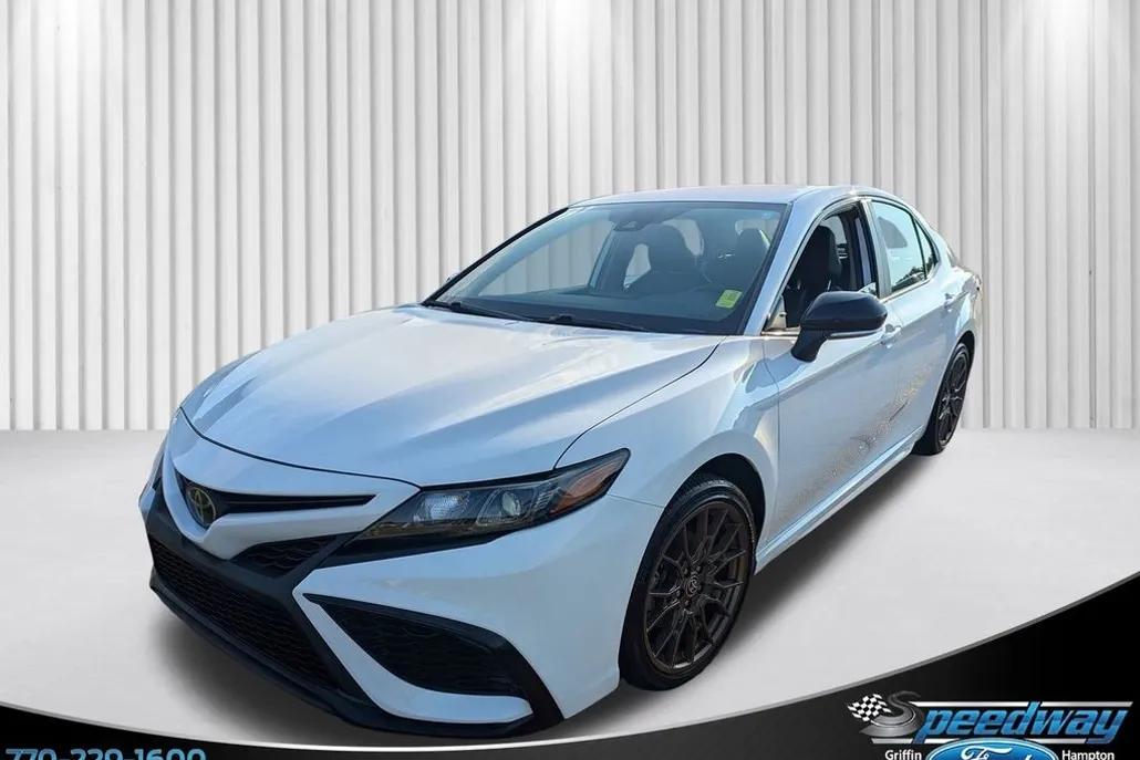 2023 Toyota Camry SE photo 1