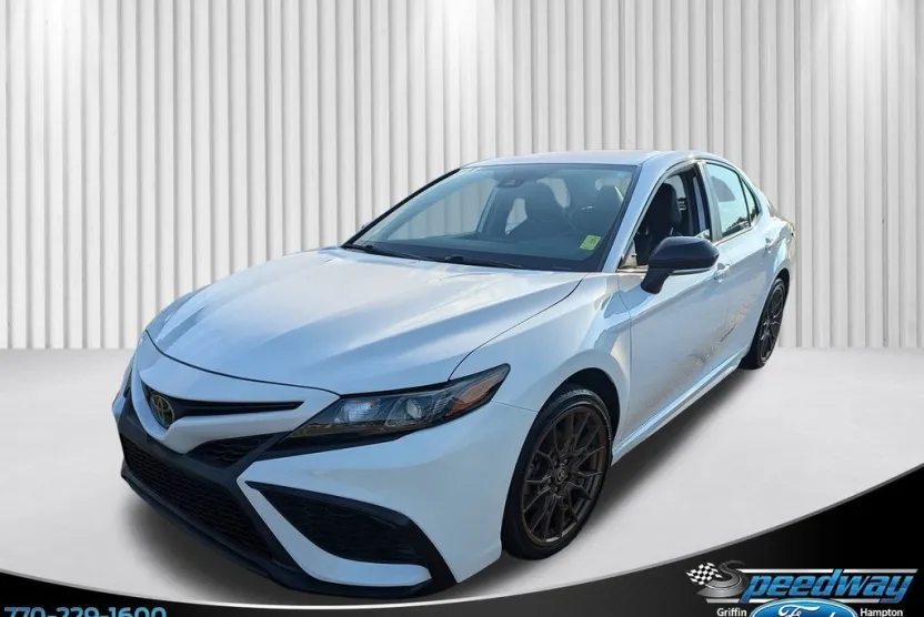 2023 Toyota Camry SE photo 1