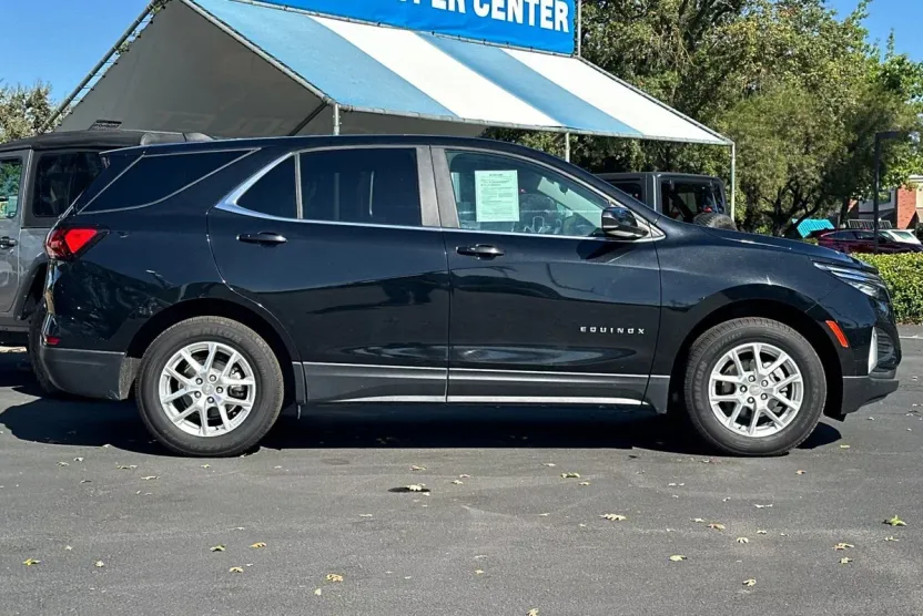 2023 Chevrolet Equinox LT photo 1