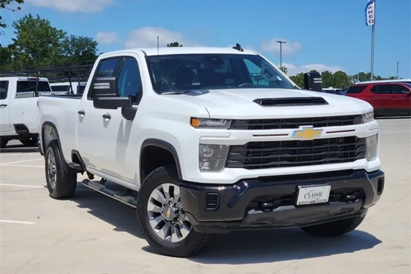 2024 Chevrolet Silverado 2500HD Custom photo 1