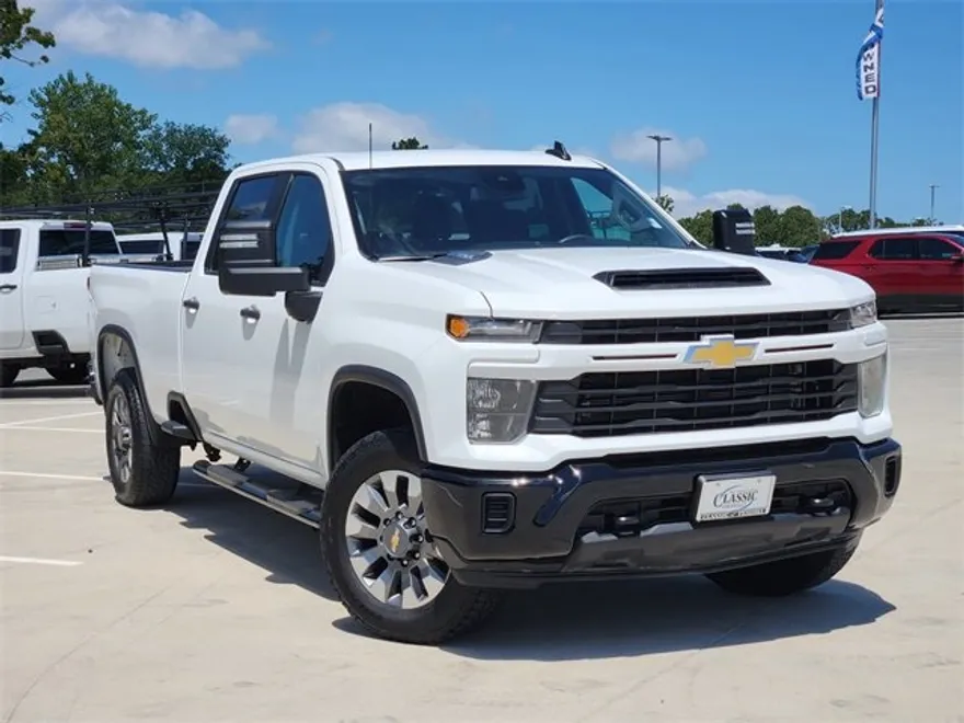 2024 Chevrolet Silverado 2500HD Custom photo 1