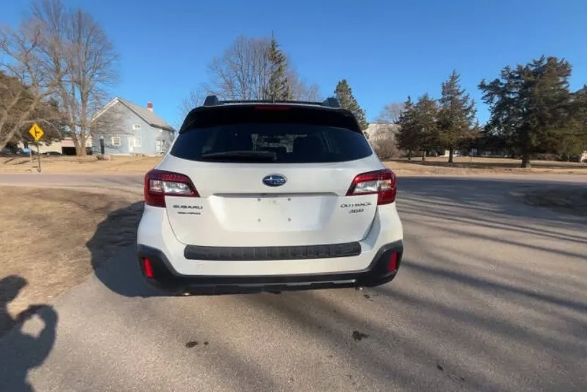 2019 Subaru Outback 3.6R Limited photo 1