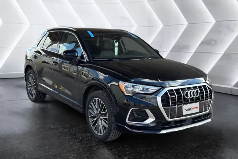 2022 Audi Q3 Premium photo 1