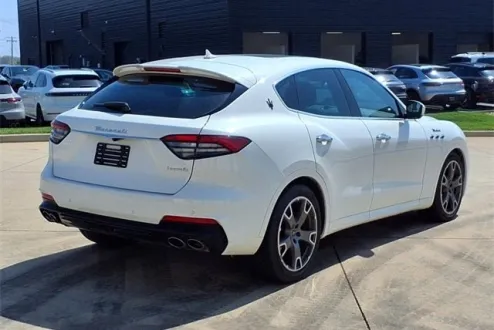 2023 Maserati Levante Modena S photo 3