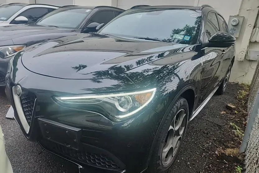 2022 Alfa Romeo Stelvio Ti photo 1