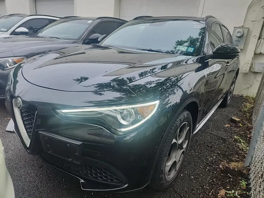 2022 Alfa Romeo Stelvio Ti photo 1