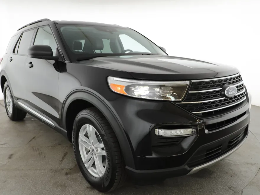 2022 Ford Explorer XLT photo 1
