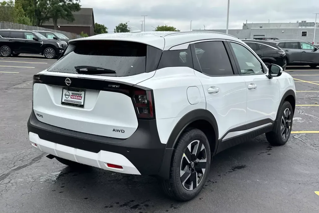 2025 Nissan Kicks SV photo 1