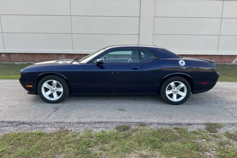 2014 Dodge Challenger R/T Plus photo 1