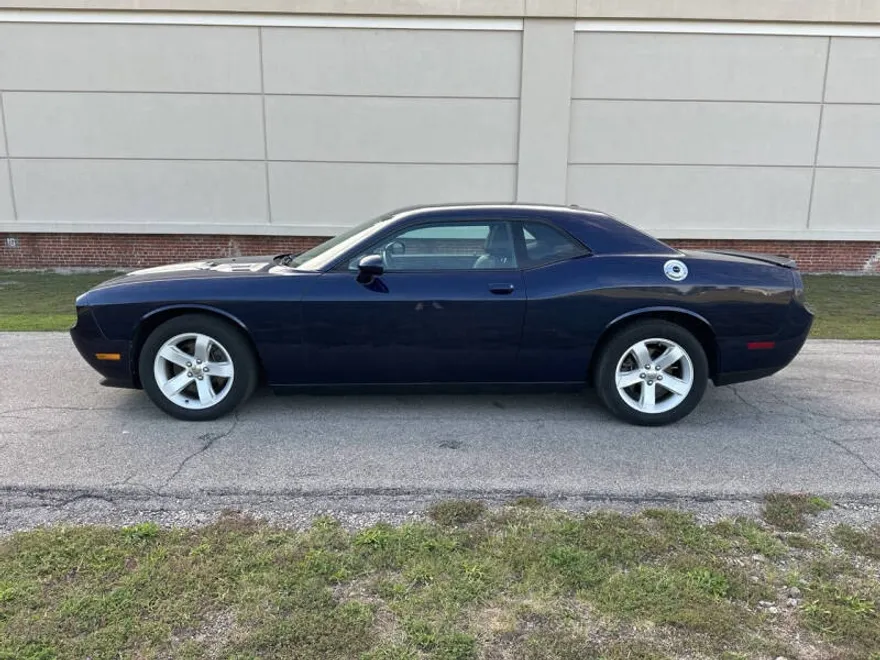 2014 Dodge Challenger R/T Plus photo 1