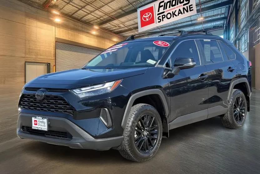 2022 Toyota RAV4 XLE photo 1
