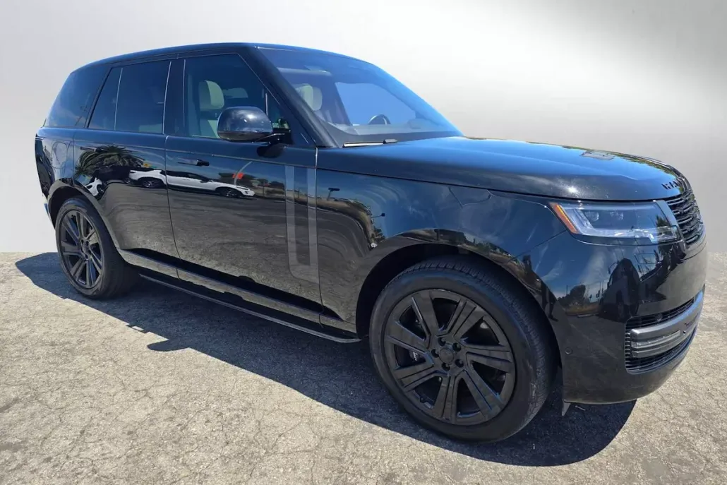 2023 Land Rover Range Rover SE photo 1