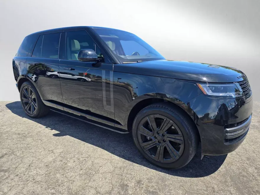 2023 Land Rover Range Rover SE photo 1