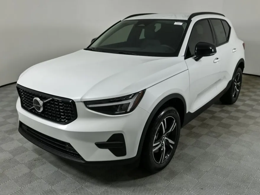 2026 Volvo XC40 Core photo 1