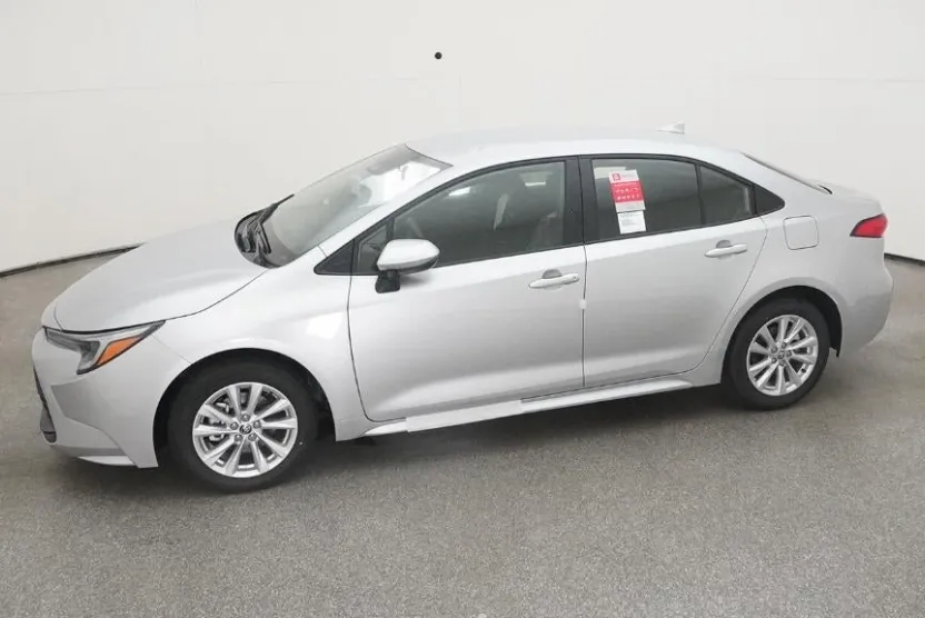 2025 Toyota Corolla Hybrid LE photo 1