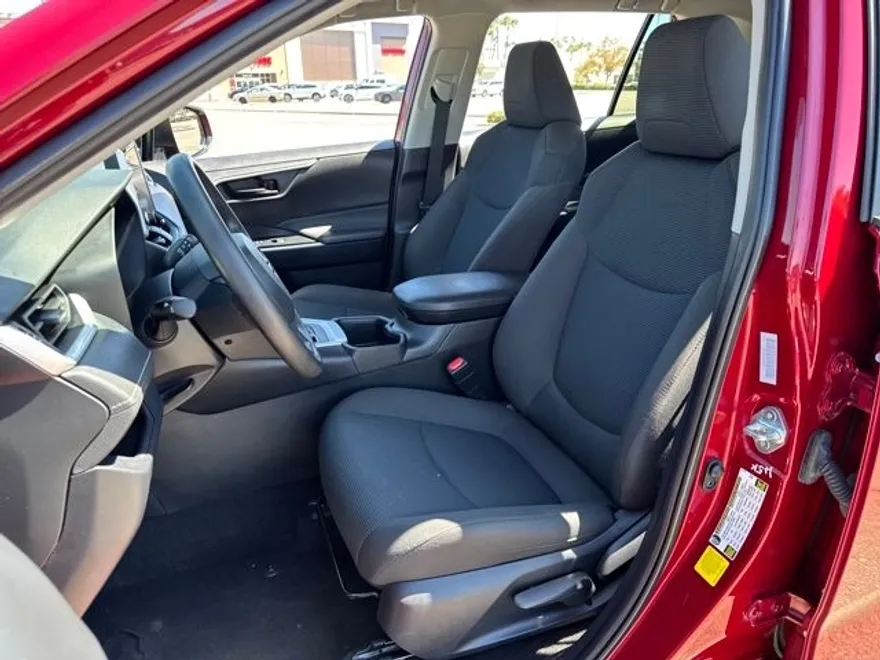 2024 Toyota RAV4 LE photo 1
