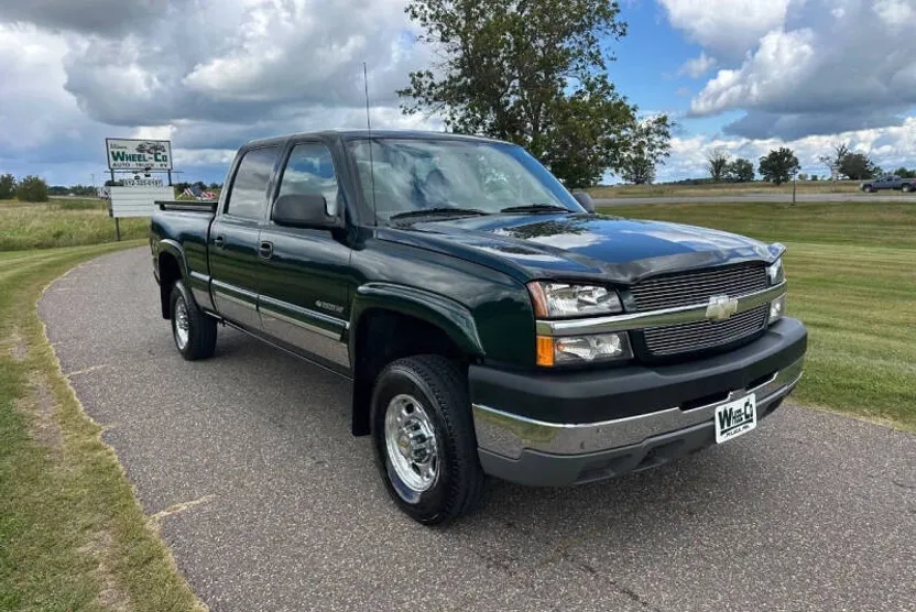 2004 Chevrolet Silverado 2500HD LS photo 1