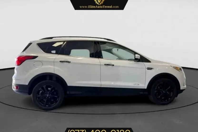 2019 Ford Escape SEL Sport photo 1