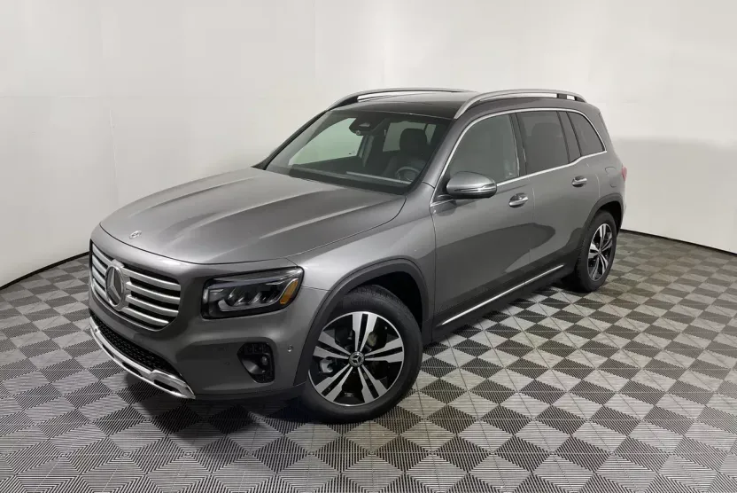 2026 Mercedes Benz GLB 250 photo 1