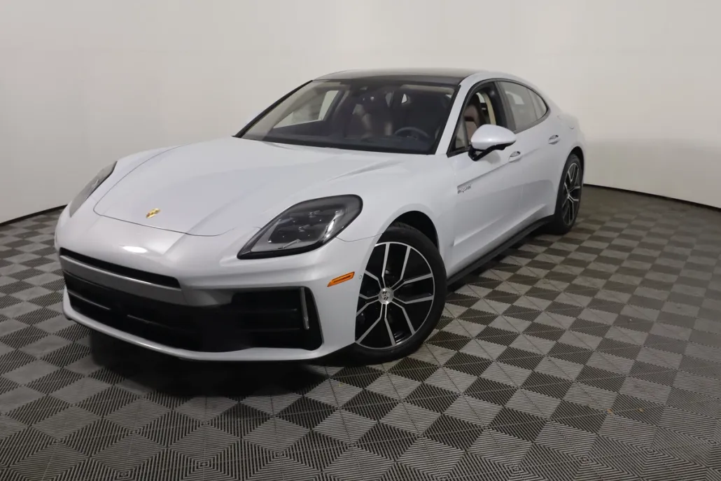 2026 Porsche Panamera E-Hybrid 4 photo 1