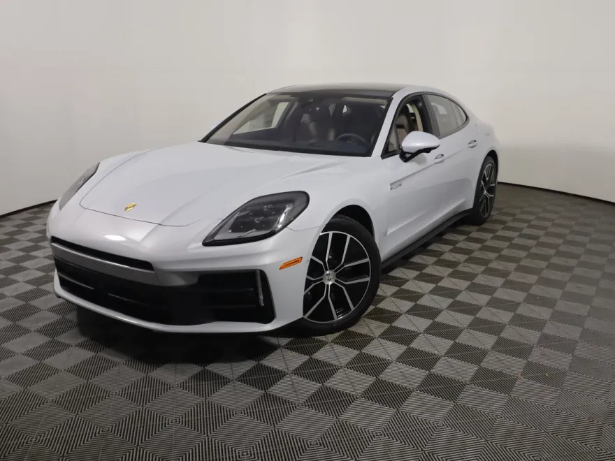 2026 Porsche Panamera E-Hybrid 4 photo 1