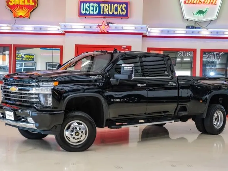 2022 Chevrolet Silverado 3500HD High Country photo 1