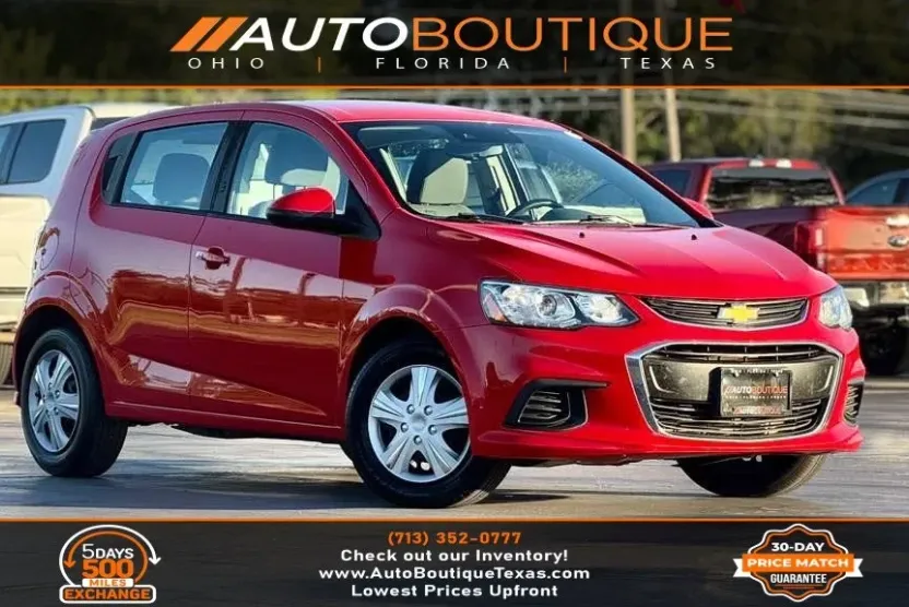 2020 Chevrolet Sonic LT photo 1