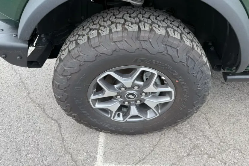 2024 Ford Bronco Badlands photo 1